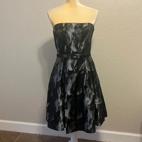 NWT White House Black Market Strapless Feather-Print Dress‎ Size 4